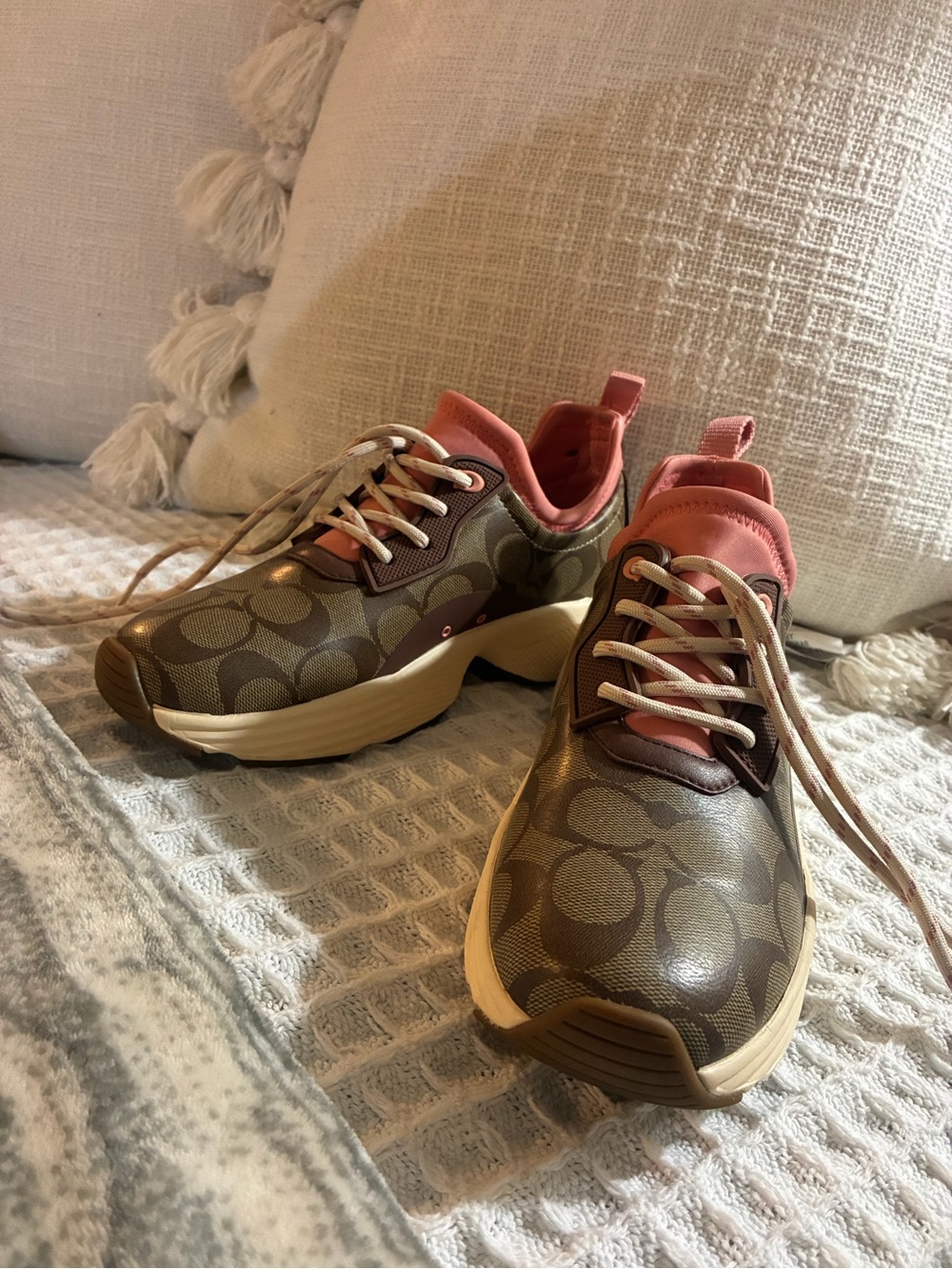 Coach C270 Size 7 Woman Shoes in like new condition